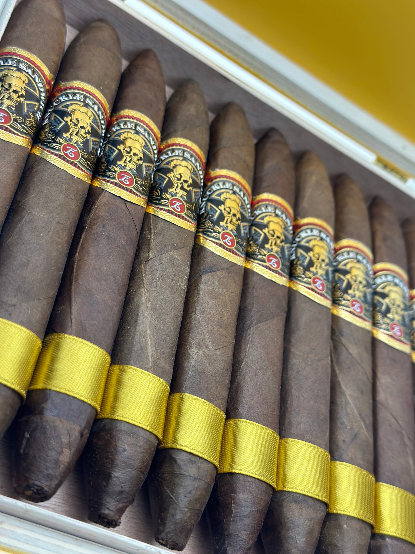 Espinosa Knuckle Sandwich Chef's Special Habano Oscuro Figurado