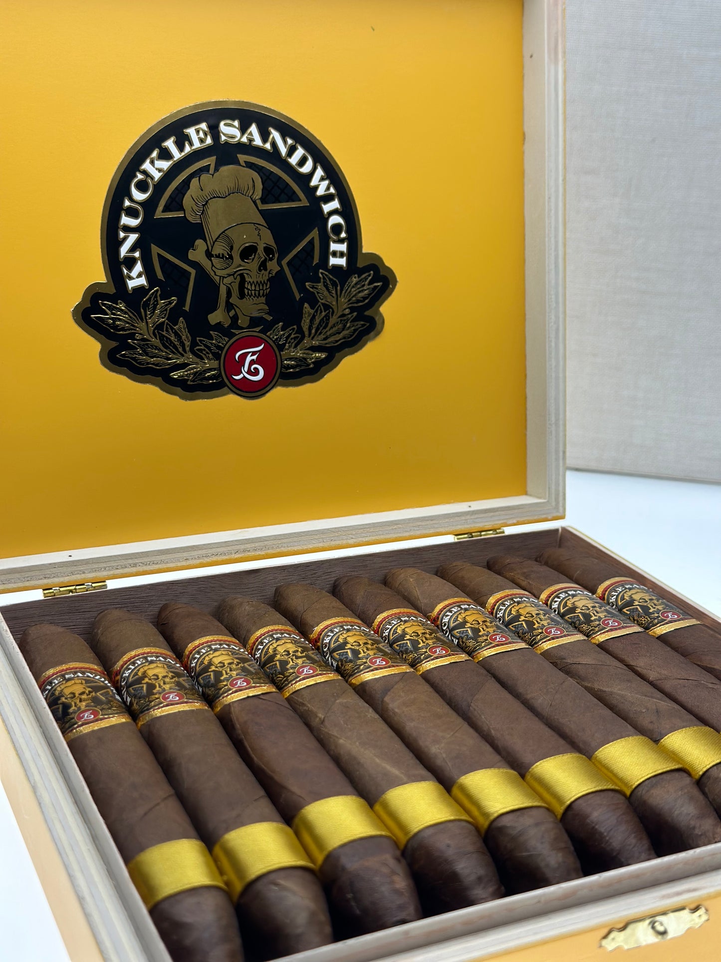 Espinosa Knuckle Sandwich Chef's Special Habano Oscuro Figurado